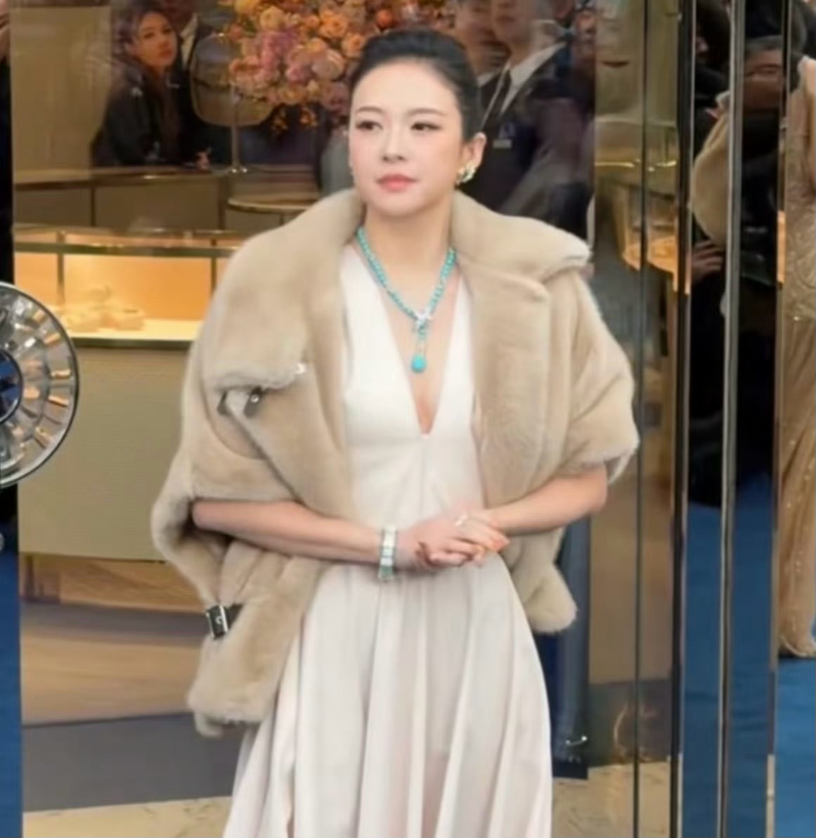 章子怡的脸，她脸咋了？逐渐富态？