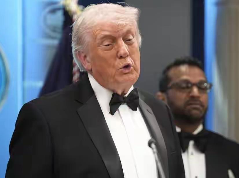 伊朗提出重新开放霍尔木兹海峡，以此作为结束冲突的让步可能。霍尔木兹海峡在美伊战争