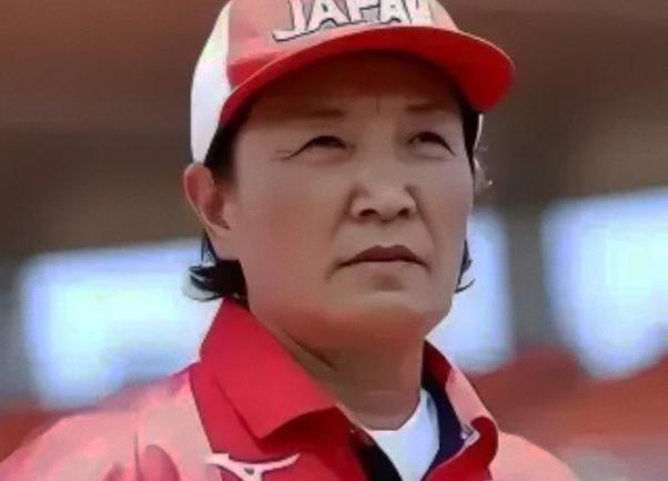 “我放弃中国国籍，成为一名日本人，就是为了打败中国队”，而她的父亲则公开回应：“