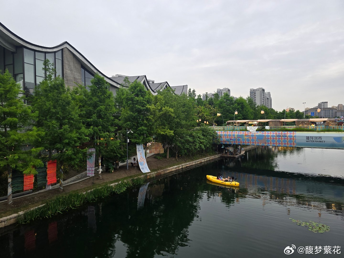 这小船还挺好玩的。 