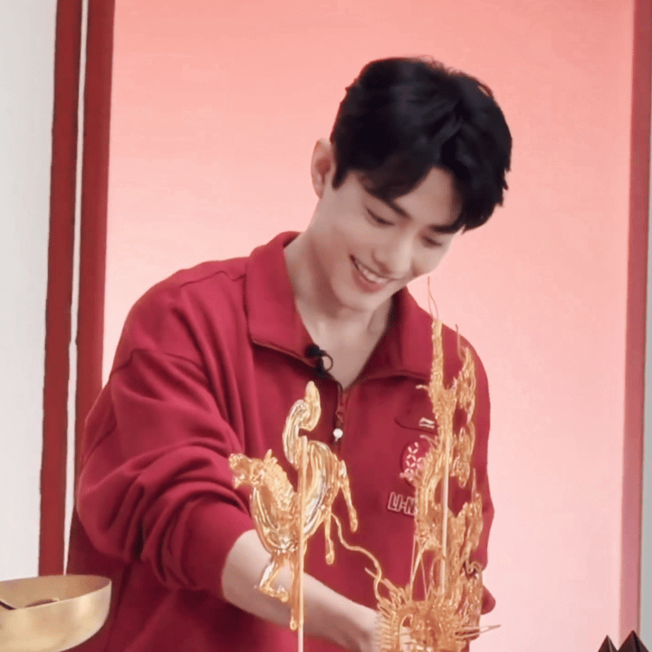 肖战直播这个表情也太萌了吧萌神降临 肖战好红！红红火火🔥～藏海传2025剧王 