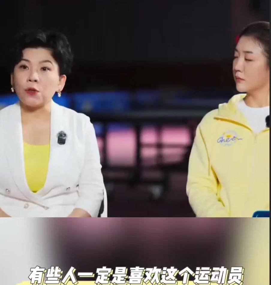 掌声该给谁？都成辩论会了，比全运会还热闹。
掌声是真情流露、情感共鸣，没法讨要与