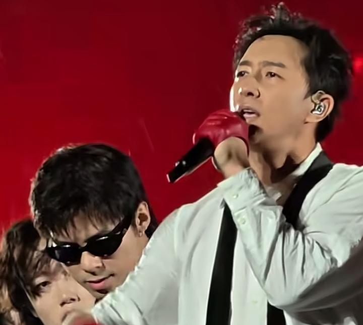 韩庚北京演唱会，很多人打了差评。

这个确实让人意外，再怎么说，韩庚曾经也是偶像