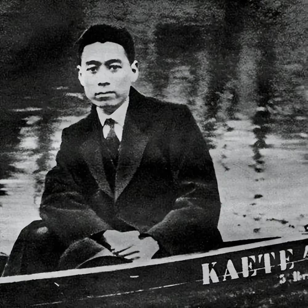 1975年，病重中的周总理突然说：“要是能吃一口桃子就好了！”在场的人听后，都落