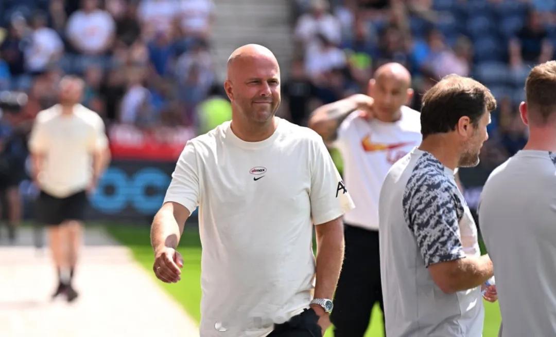 斯洛特在新闻发布会上表示，利物浦今夏要先卖再买。红军主帅说：“为了购买新球员，我