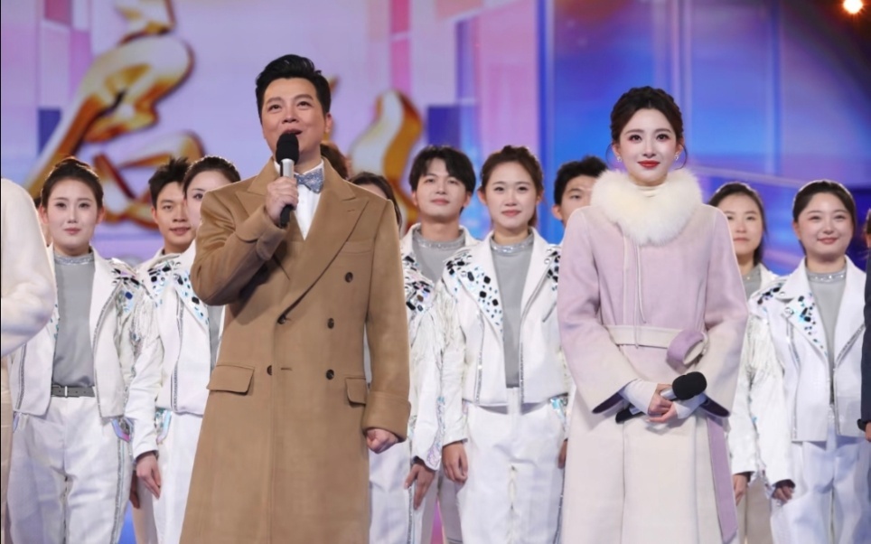 娱乐央视跨晚联动孙颖莎理念央视跨晚和孙颖莎梦幻联动 孙颖莎说主持人也要穿羽绒服。