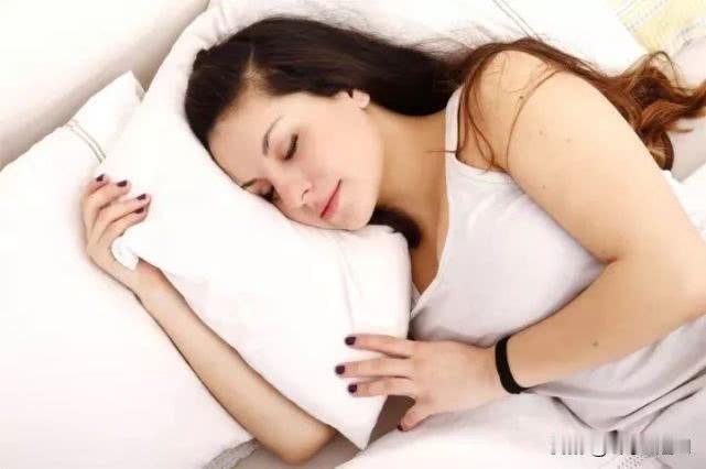 咱总说养生，有人天天吃补品、跑健身房，却忽略了最省钱、最有效的一招——睡觉。清代