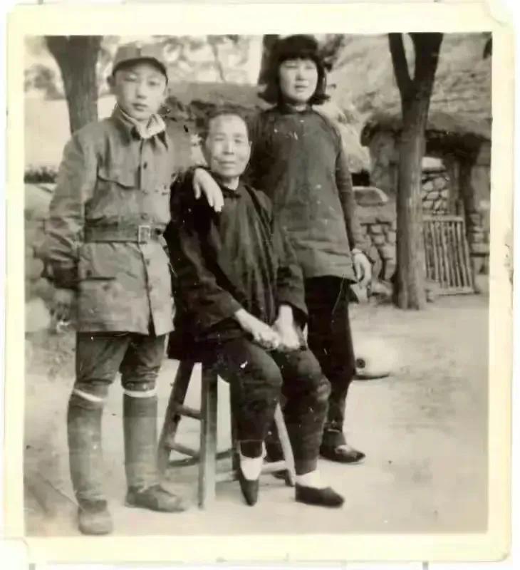 1944年，日军在刘杰英的腰部和腹部各捅了一刀，见她晕倒在地，日军就将她活埋。然