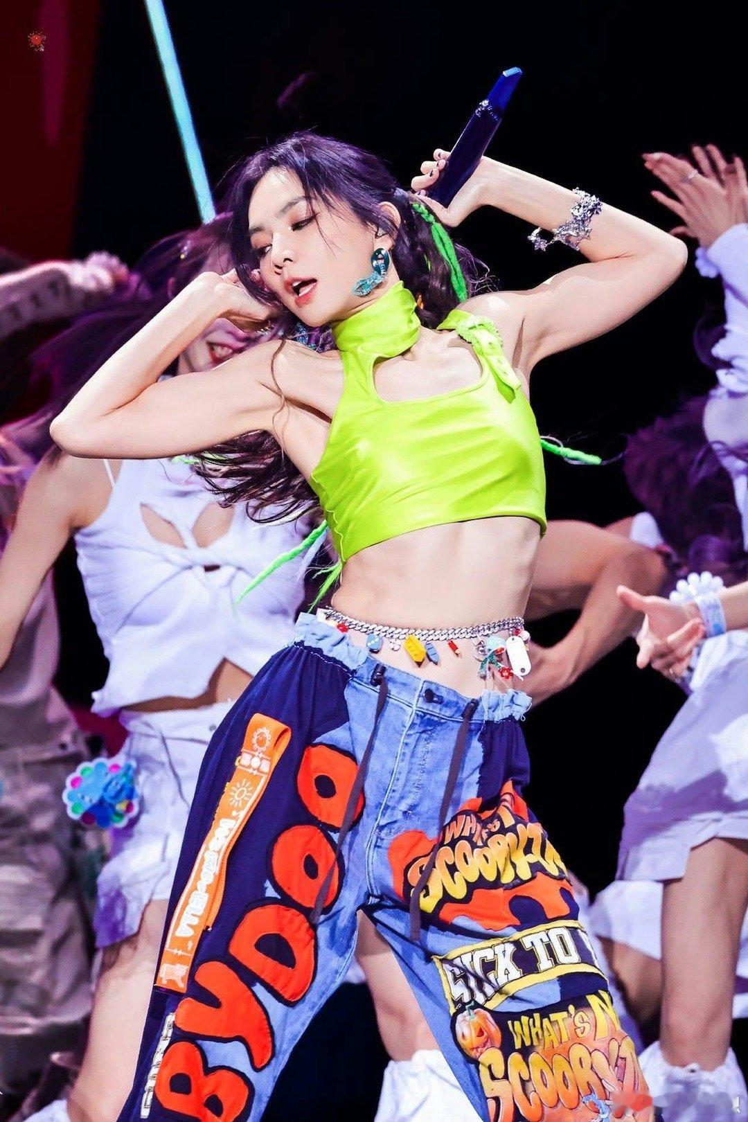 没点体力都不敢追Ella演唱会 看完Ella演唱会只想说：姐的体能没有上限！从开