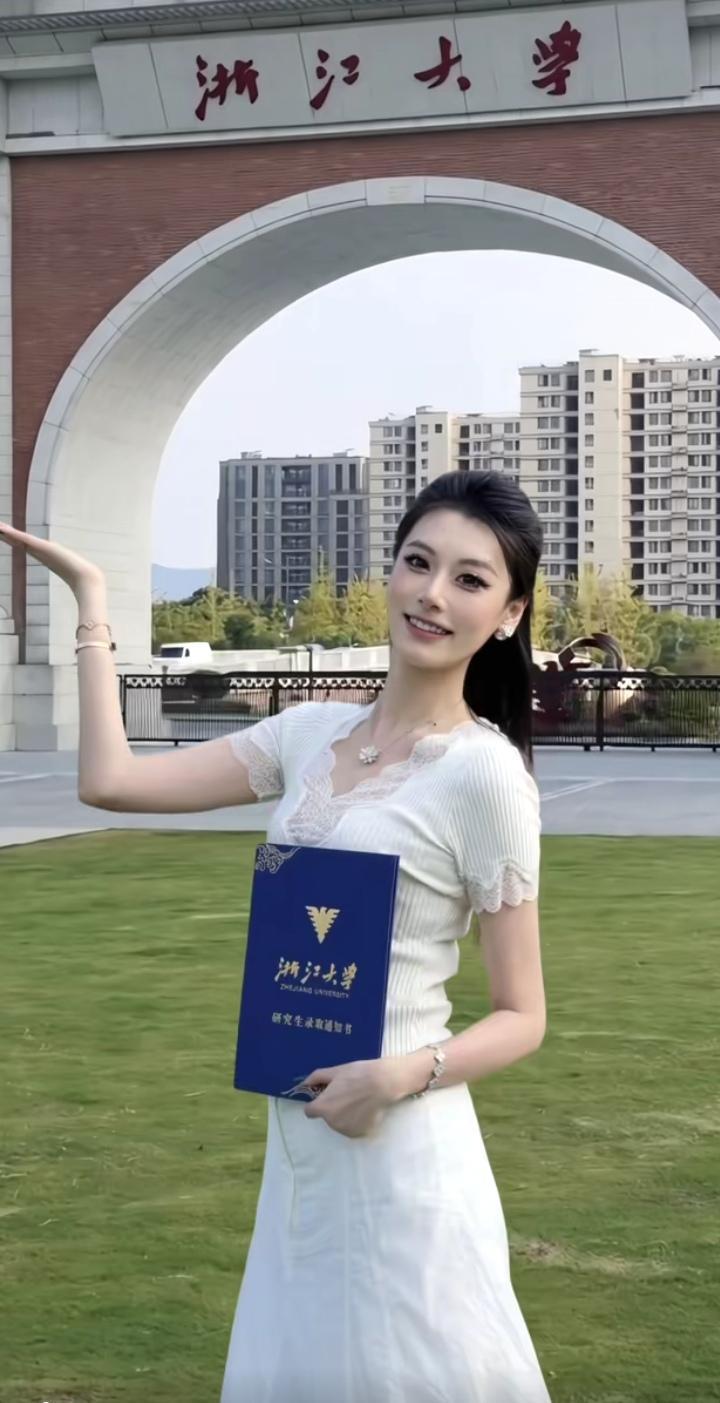 浙大的山，浙大的水，浙大的学姐大长腿！[大笑][大笑][大笑]