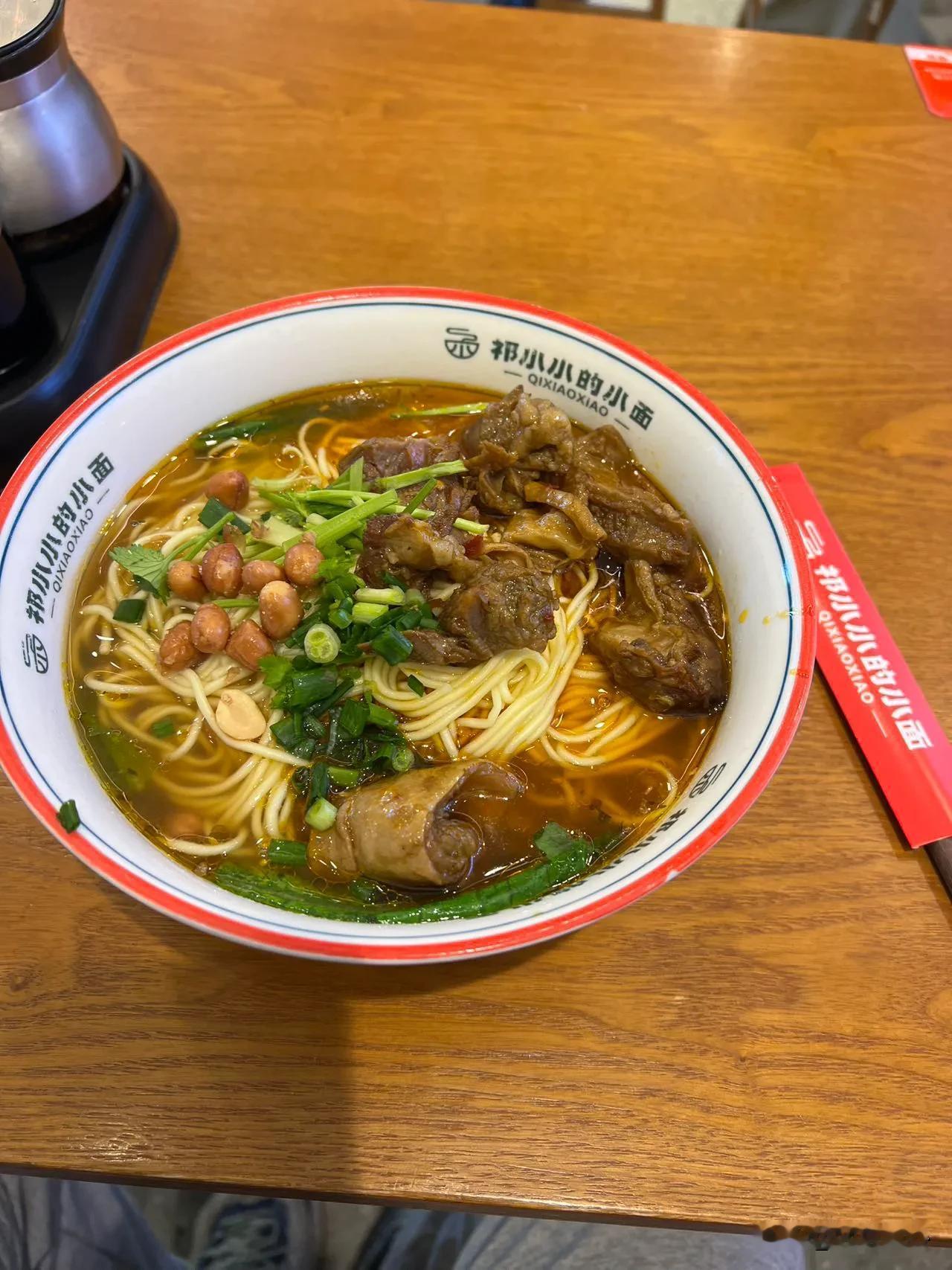 来了一碗牛肉面，大块牛肉很给力👍牛肉面挺好 常见面牛肉面 牛肉面全牛肉 牛肉面