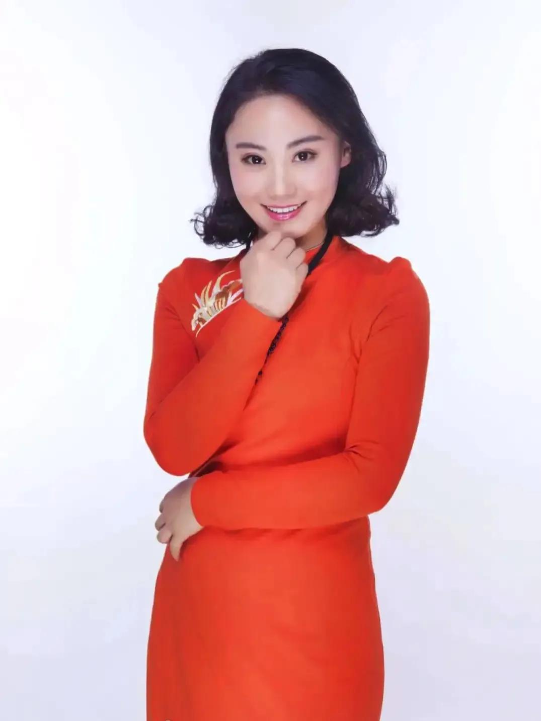 杨霞云简历

姓名：杨霞云   
性别：女   
出生年月：1962  年  1