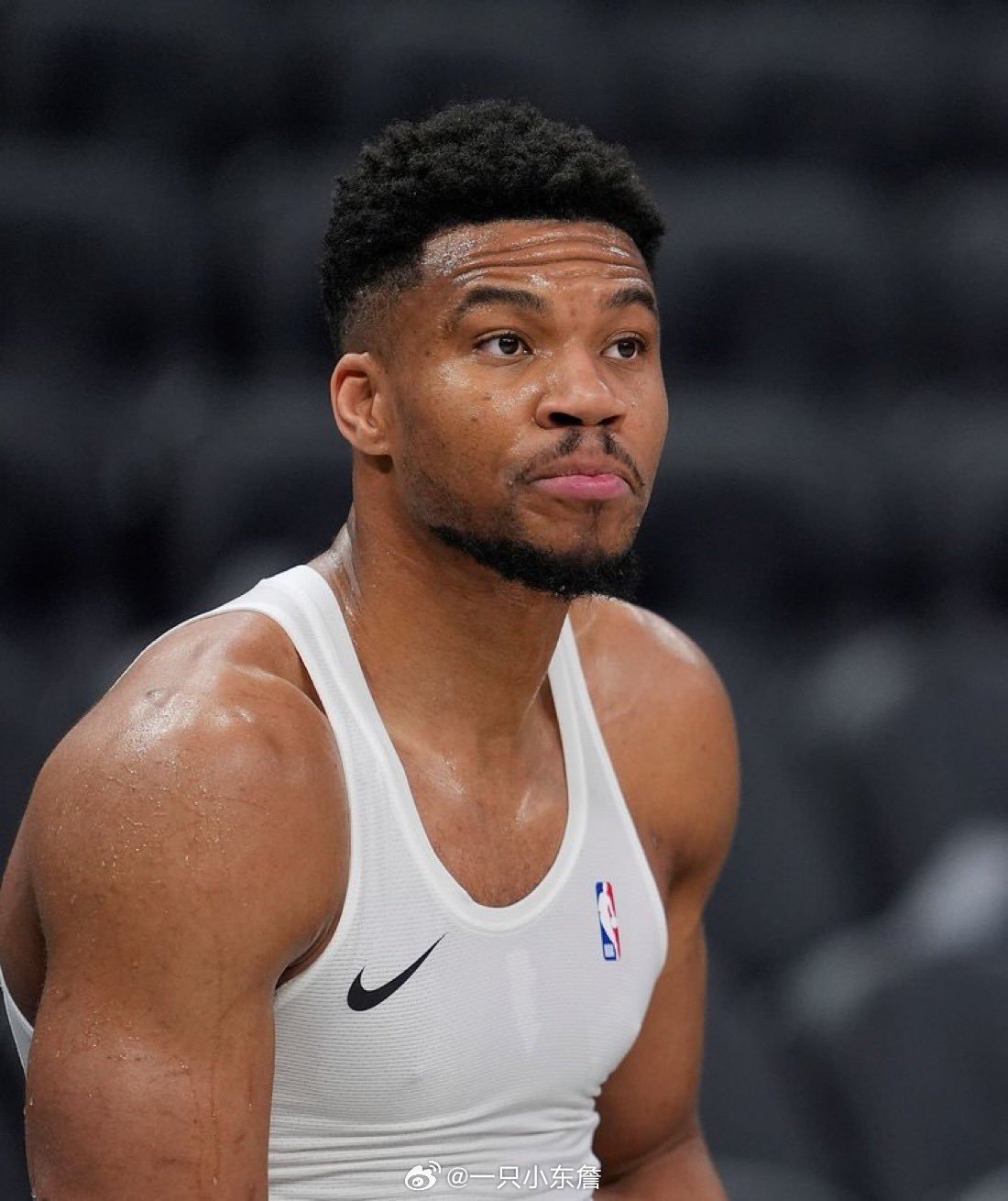 Shams报道：2月4日，雄鹿队差点接受了迈阿密热火队关于扬尼斯·阿德托昆博的交