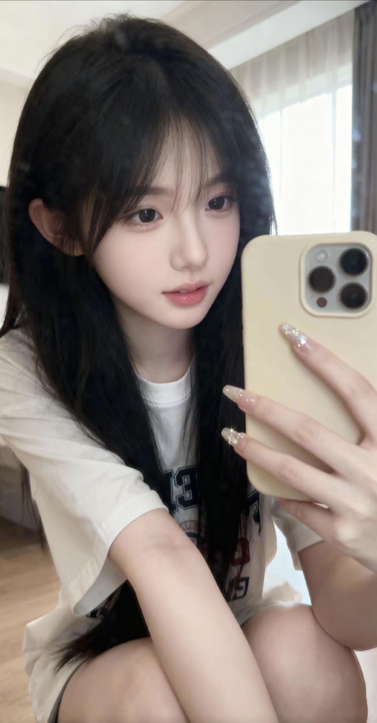 镜中人影，似水流年。兄弟们，都喜欢什么类型的美女