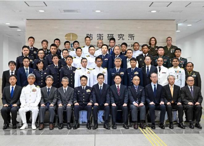 你见过哪个国家的防卫部门，因为被别国限制了一些“民用物资”而跳脚到这种程度吗？最