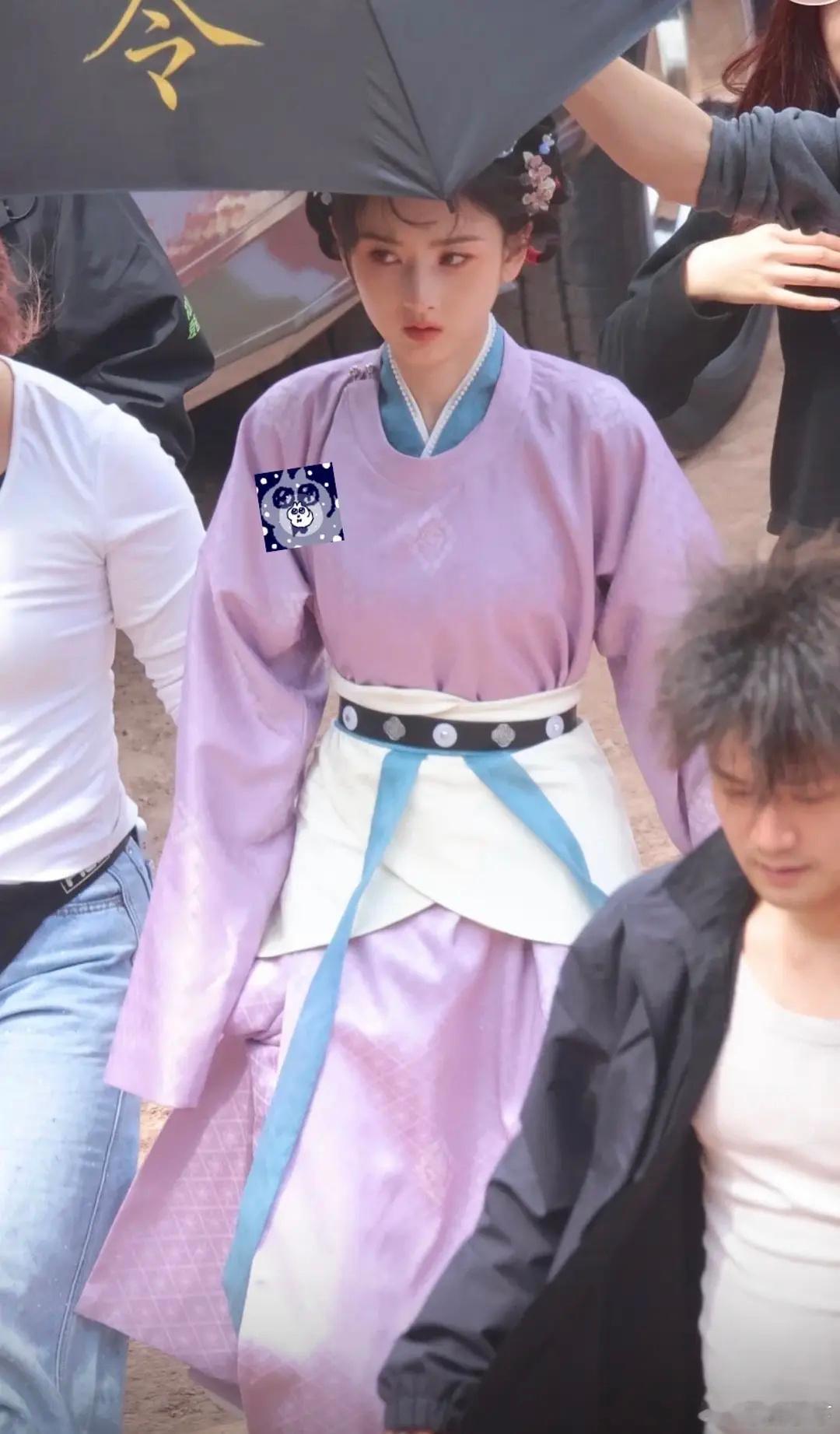 鹅脸还是蛮少女的 