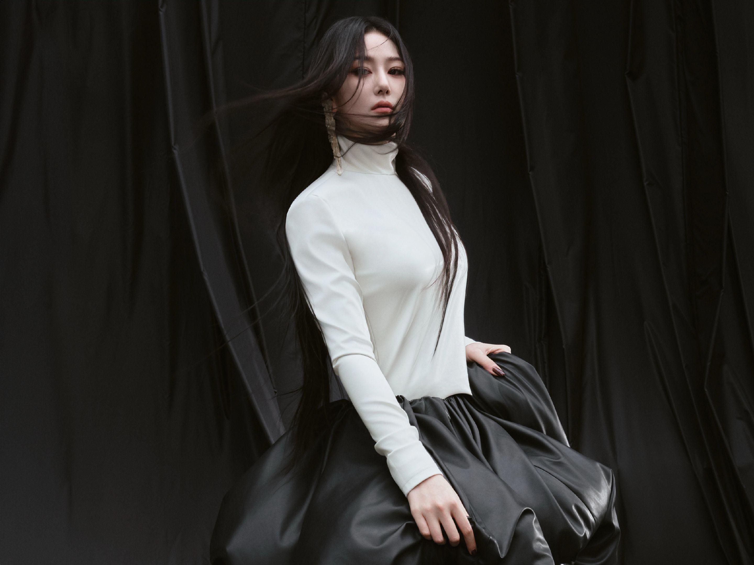 张馨予｜傀儡。张馨予：MAISON de SIT.E X Zickne...
