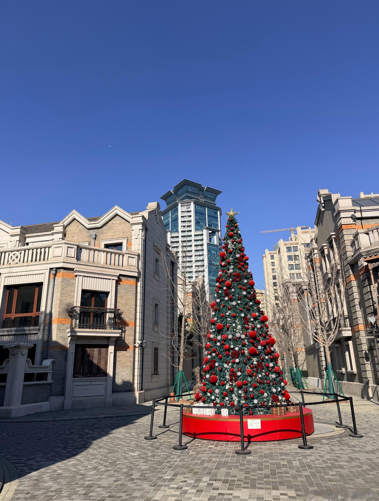 上海最大的魅力不是很多人说的繁华时髦，它的核心价值在于提供了一种高度秩序化下的个