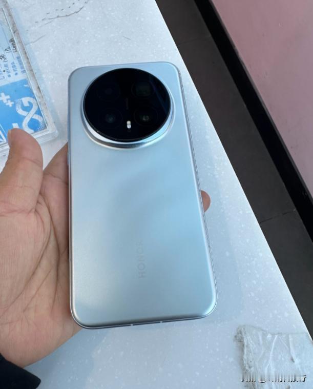 荣耀Magic8 Pro的护眼，不是简单堆一个“高频PWM”参数就完事了。它是一