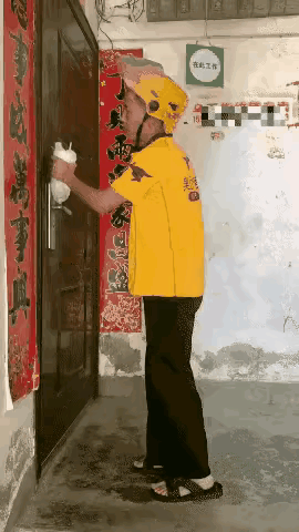 太冤了
这比窦娥还冤呢？
白白挨一巴掌
还有地儿说理去吗？[震惊]