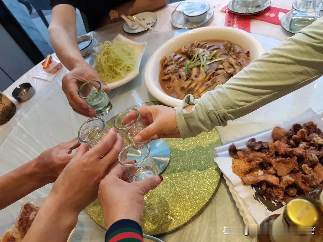 饭店又难得过了一把瘾
       昨天，8月1日，在沉寂了这么多天后，不少饭店