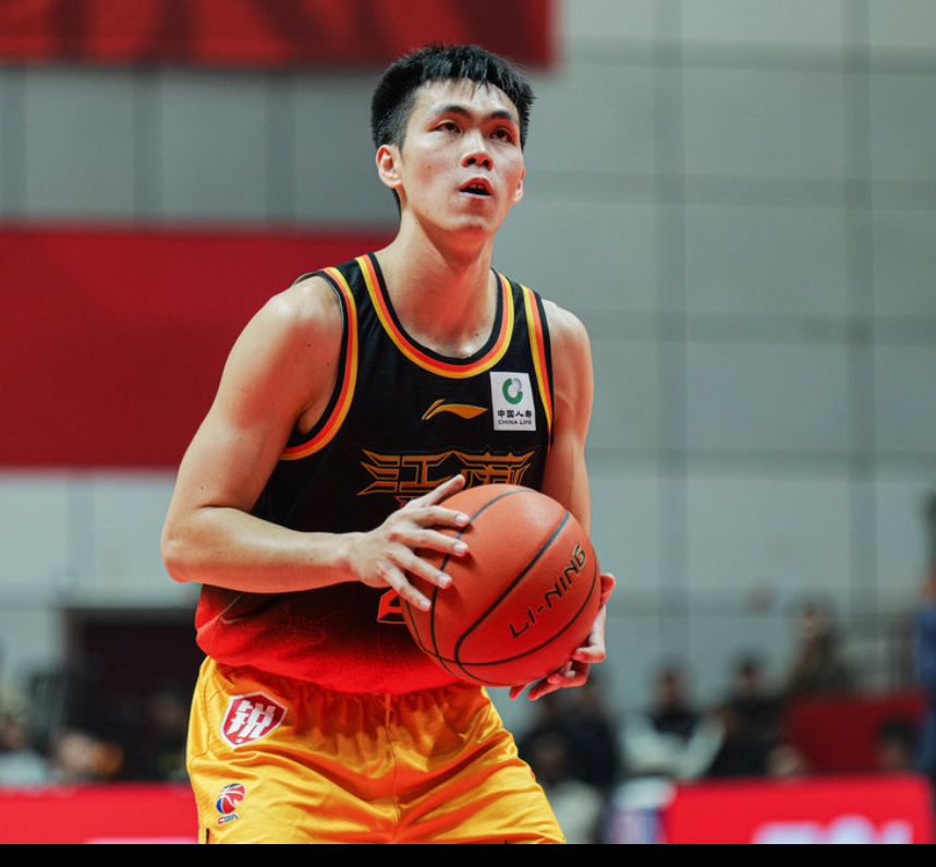 庞峥麟这个新秀有点强江苏男篮探花秀庞峥麟，有点又帅又能打的意思！出战31分钟，砍