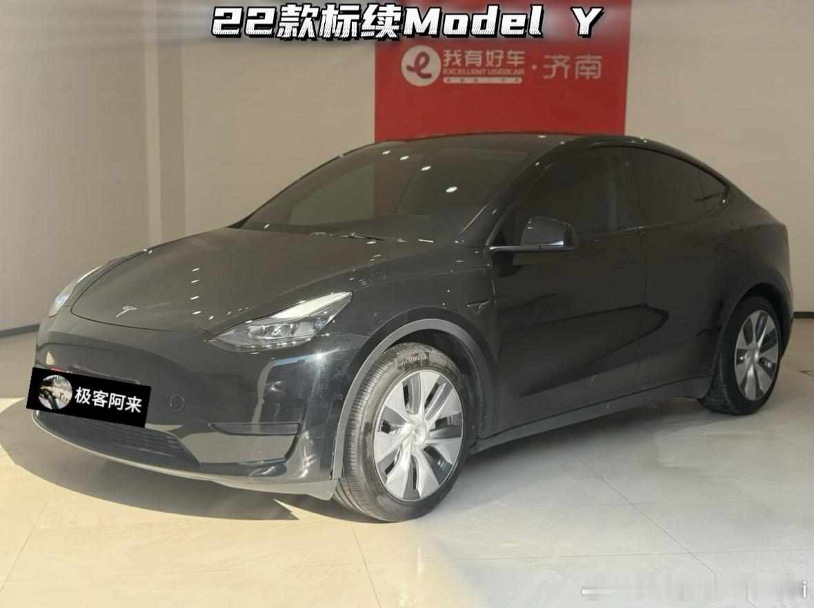 22改款modely标续11.7万公里 具体车况看图中央两处喷漆 更换一挡风玻璃