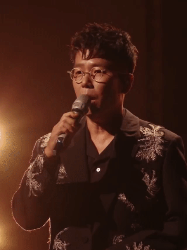 林晓峰唱明星太好哭了林晓峰44岁在原本已成为乐坛前辈的年纪，依然来披荆斩棘追梦[