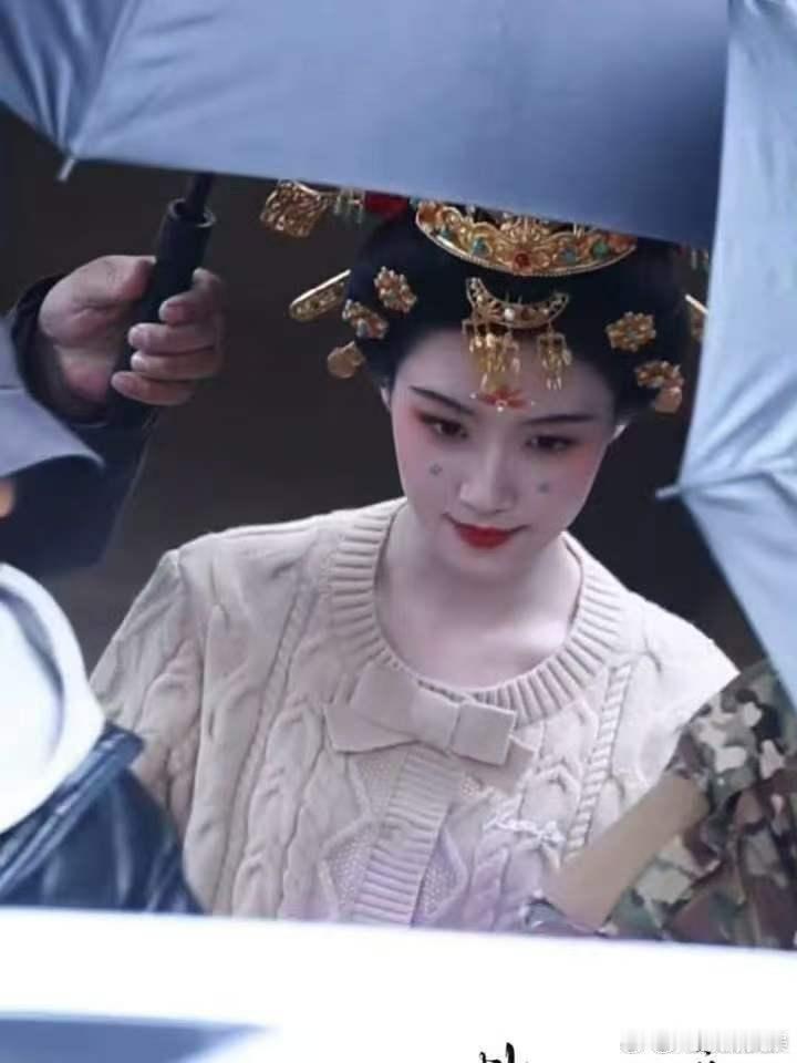 卢昱晓何不同舟渡新造型卢昱晓何不同舟渡花钿妆卢昱晓何不同舟渡新造型，不错不错，好