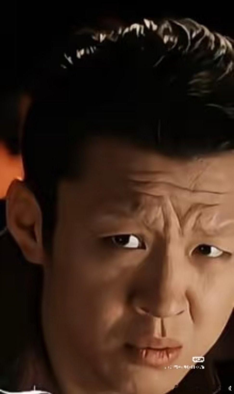 怪不得我每次看到熊黑都想笑，这哥们从人设到长相都有点李宏伟+高启胜