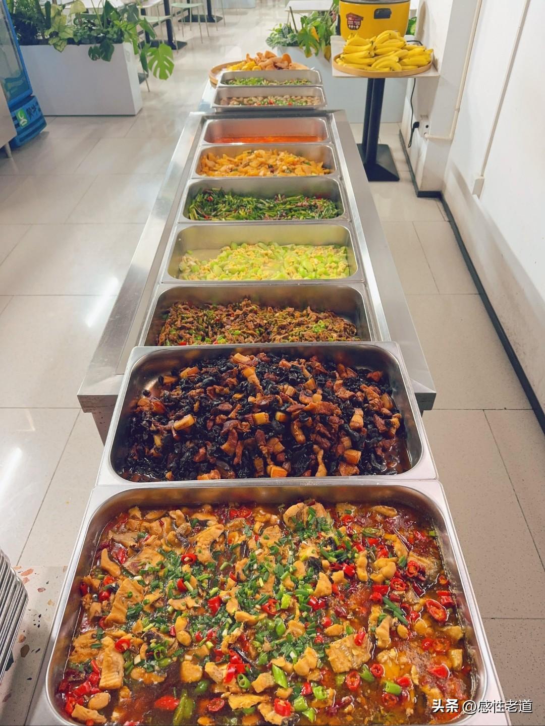 机关单位食堂几乎没有过负面信息，靠的就是四个字“绝不盈利”。食用油用品牌非转基因