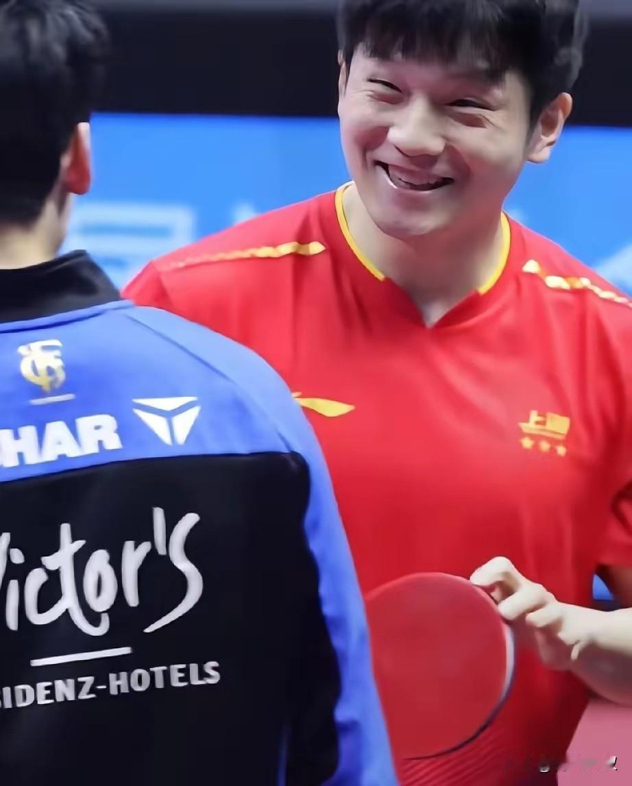 樊振东和孙闻到底什么关系？
东哥对他太好了，
比赛之前还陪孙闻对练过，
孙闻也说