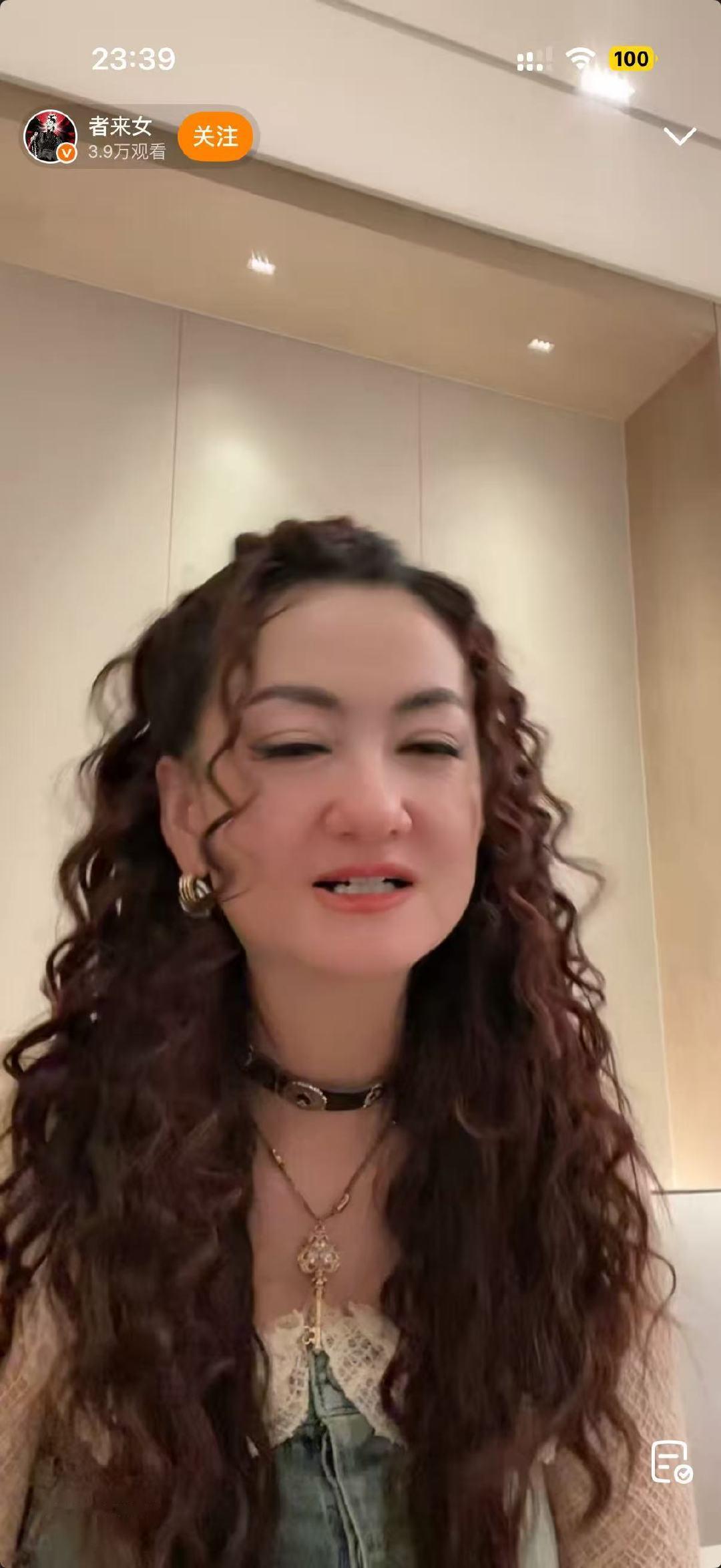 者来女想和周深合作者来女让复活赛给她投票 仔细想一下，者来女的音色是那种苍茫大地