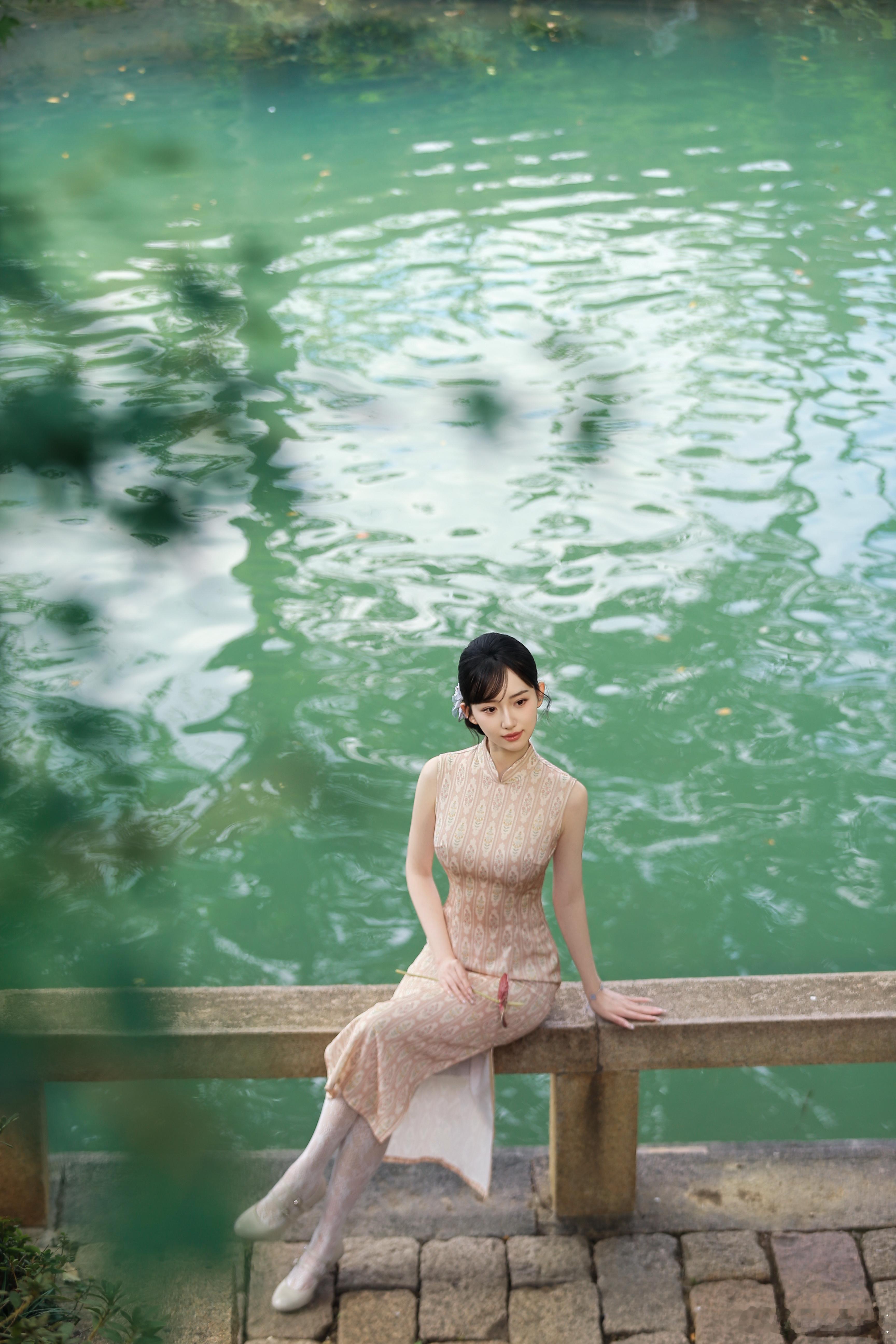 2025年快要结束啦感谢绅士们这一年的陪伴最后就用一组丝姐美照来迎接新的一年吧～