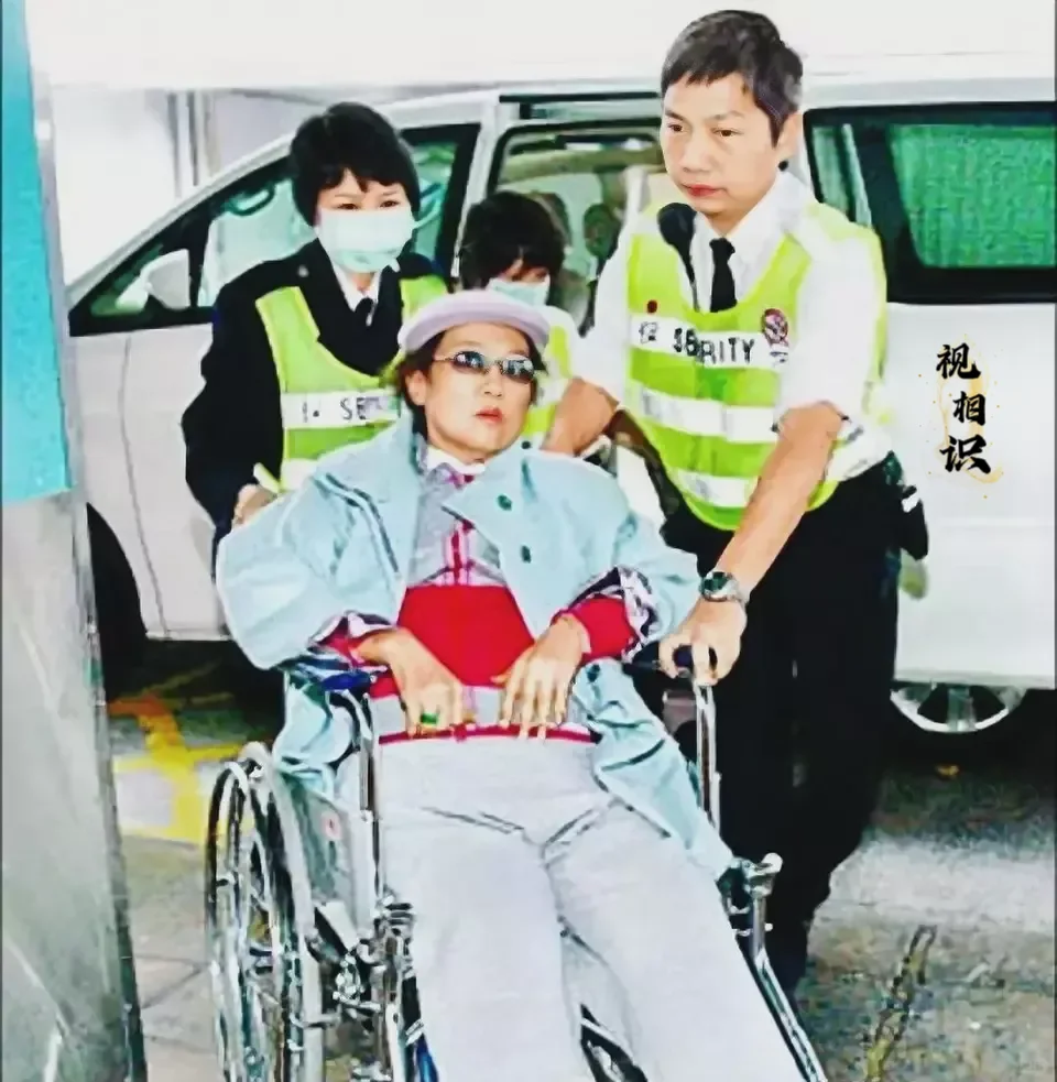 2008年，“肥肥”沈殿霞在公众前的最后一张照片，此时她的体重骤减，已经非常消瘦...