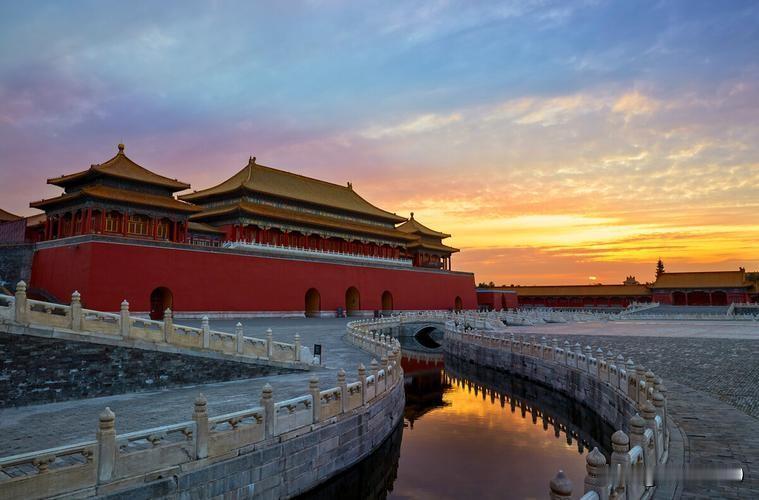 如果让我在人文/风景中各选五个旅游胜地，我的选择是：
一类人文：
北京，西安，南