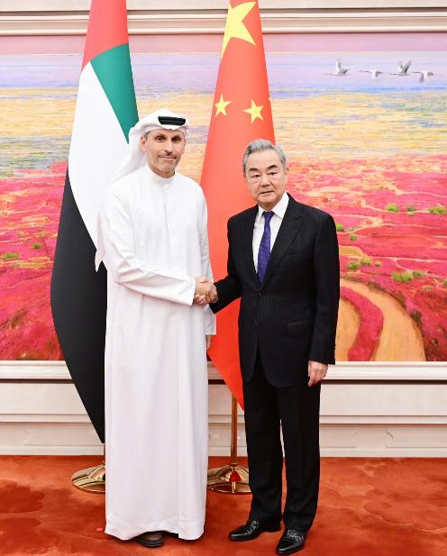 中国和阿联酋谈妥了
4月13日，中央外办主任王毅在北京会见陪同阿联酋阿布扎比王储