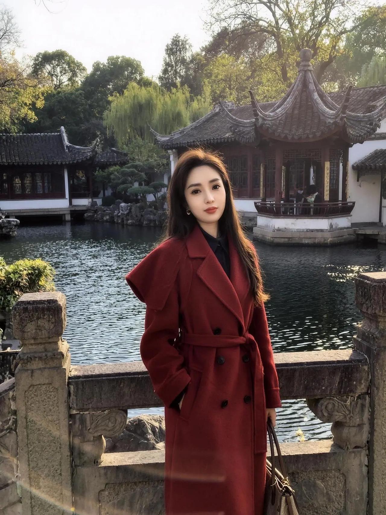 从前的日色变得慢，车，马，邮件都慢，一生只够爱一个人 ——木心