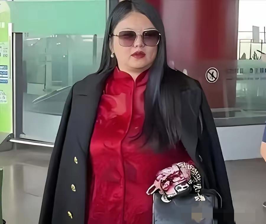 李湘的生活，这辈子就这样了——49岁，财富自由，胖到快200斤，活得却比谁都自由