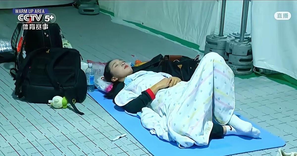陈妤颉大赛前能睡着，根子在她爸妈身上。她父母都是国家一级短跑运动员，当年靠百米成