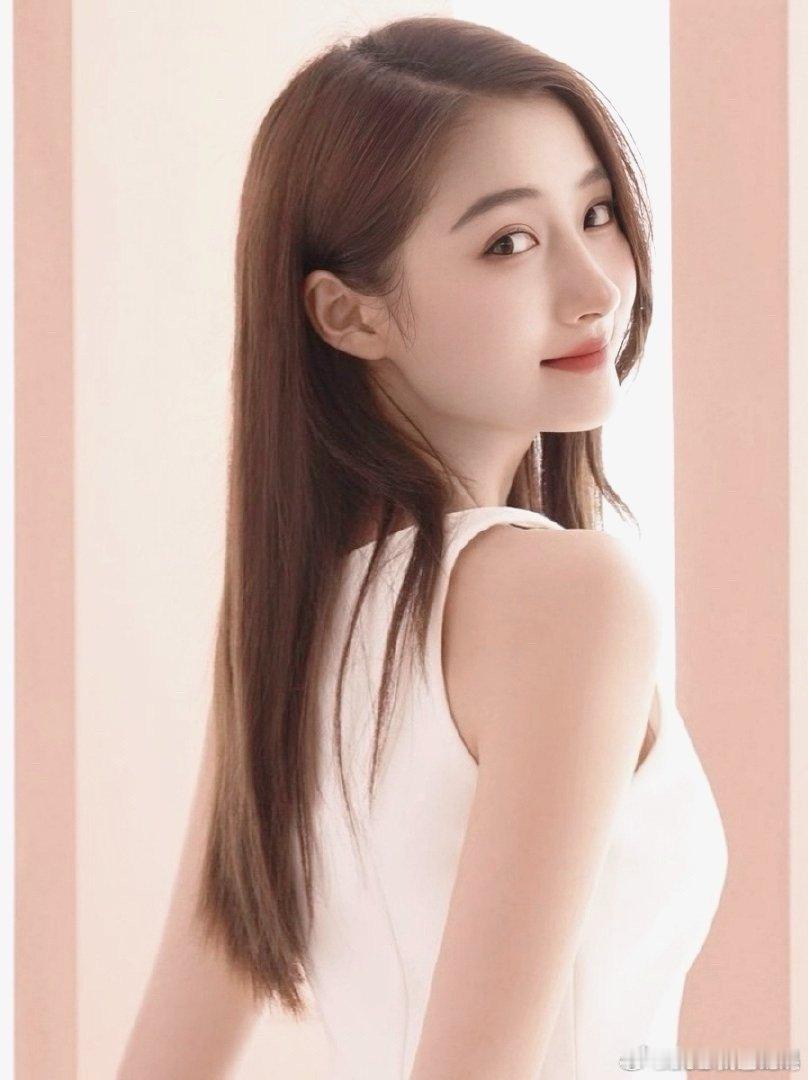 关晓彤最新造型表现力如何？比短发好看 ​​​