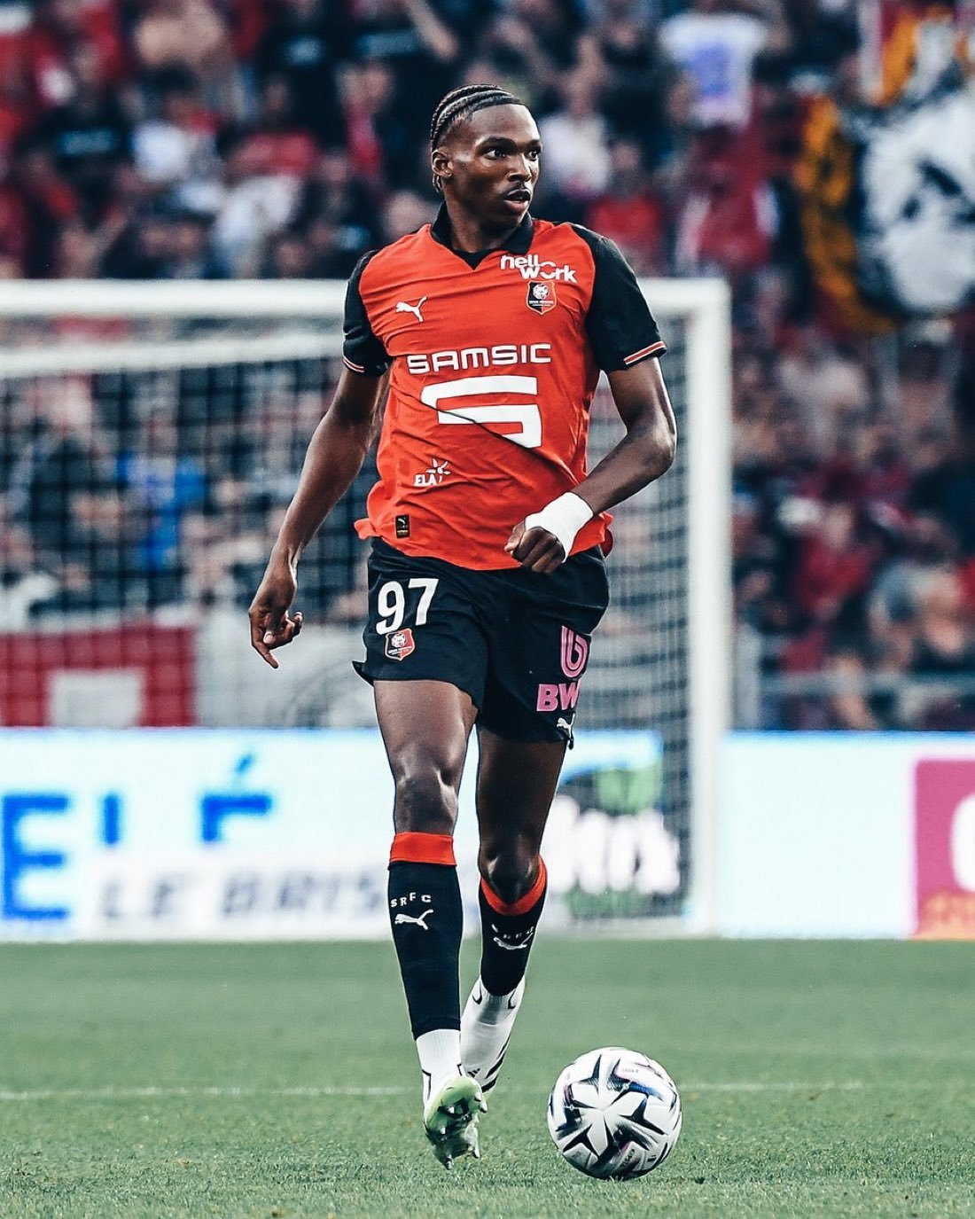 🚨切尔西希望签下一名中后卫、一名中场和一名前锋，并且正在关注一月份的转会市场机