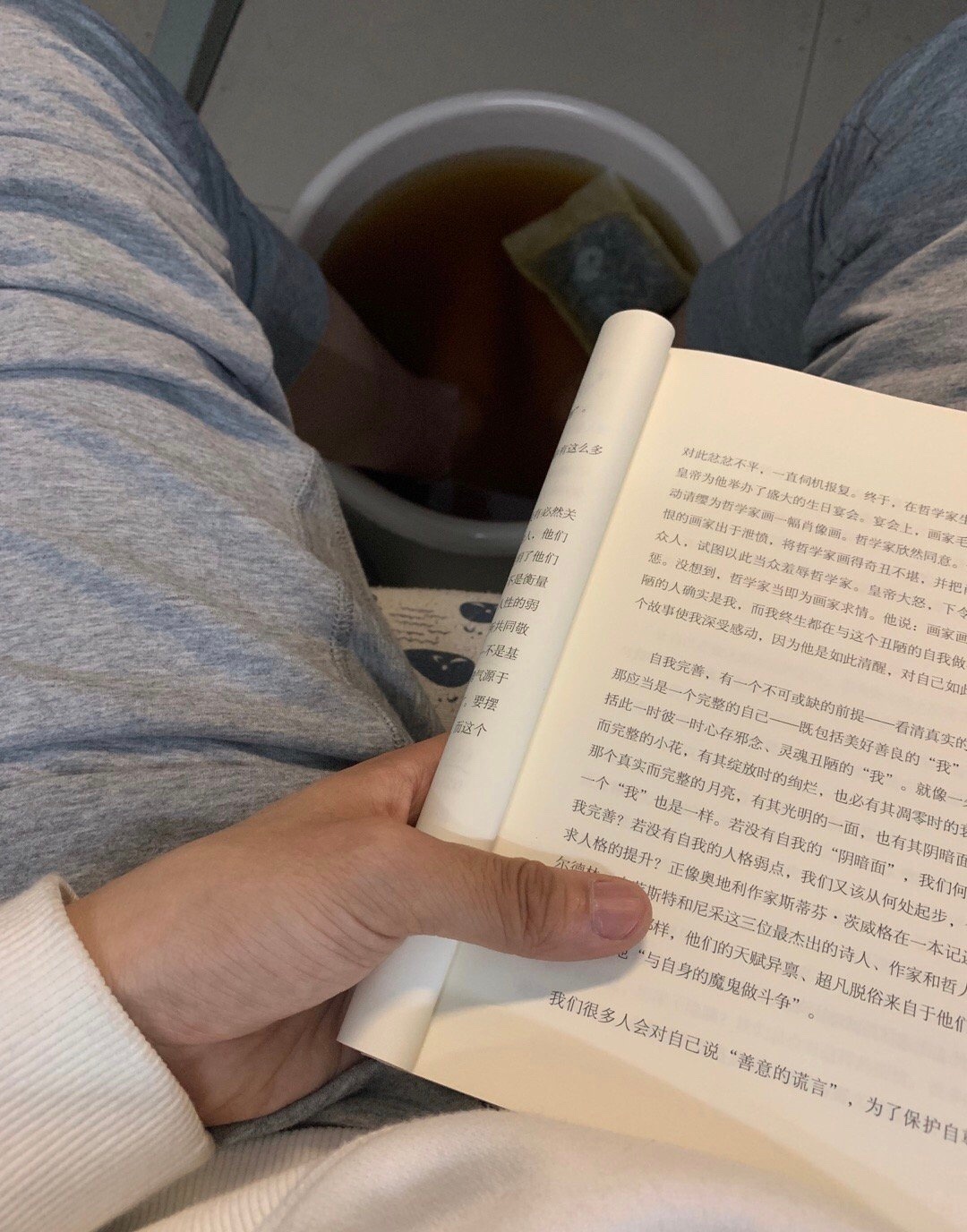 坚持每天看书，不是一场知识的赛跑，而是一场心灵的“健身”。就像你无法指望健身一天
