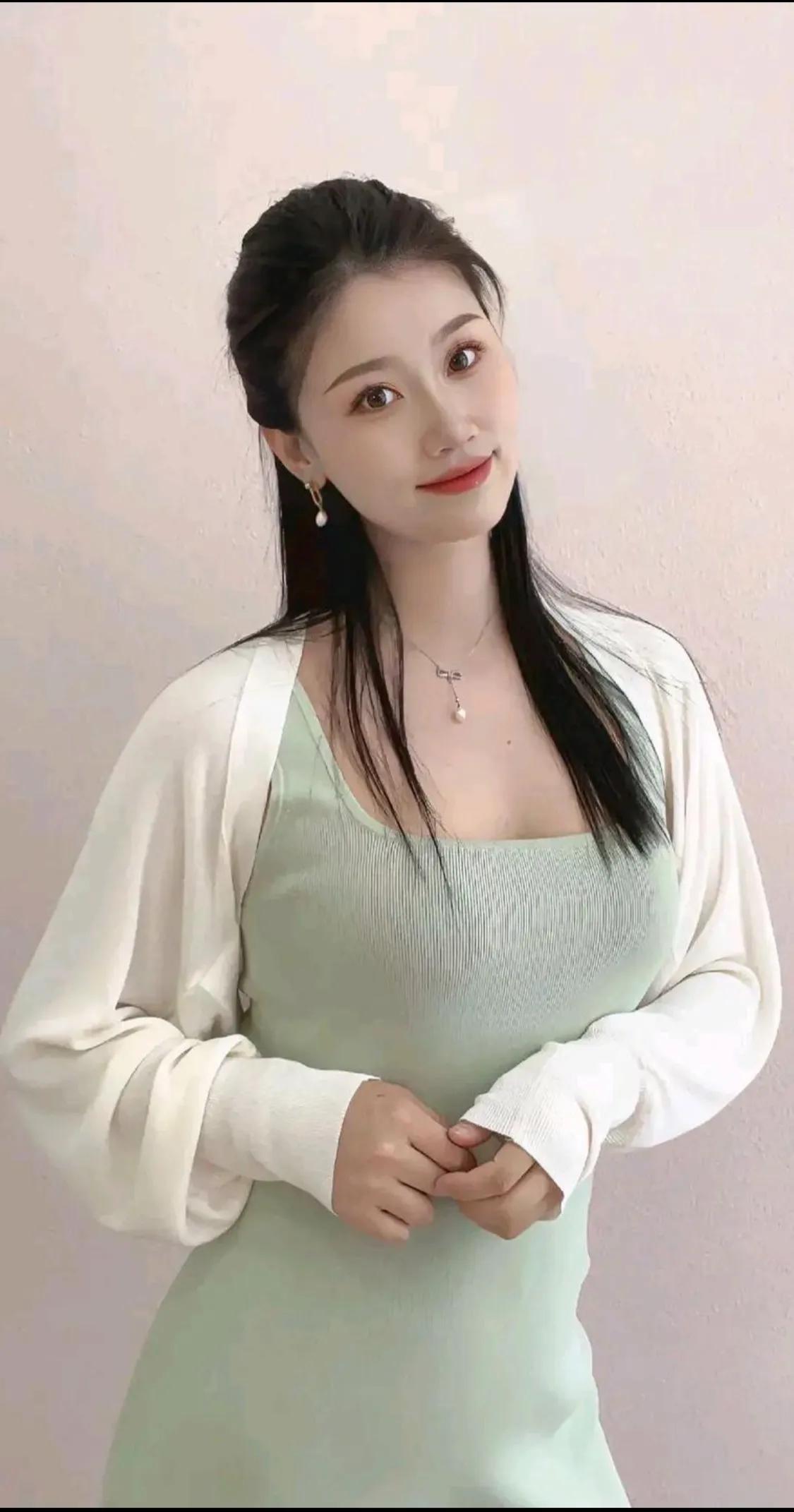 有这么几句话说给你们听，很扎心也很现实。
为什么亲戚越来越不和你亲了？
因为你穷