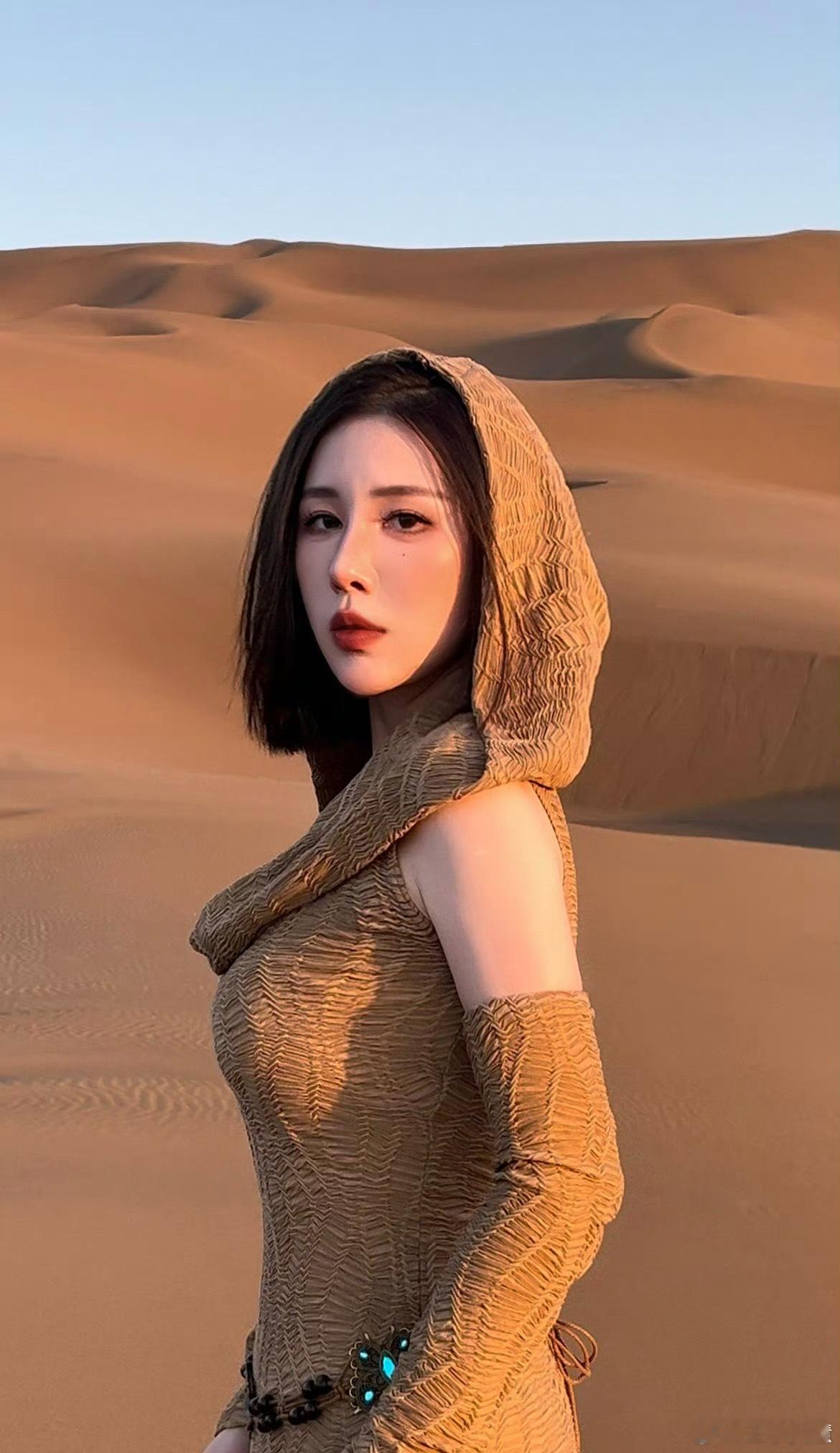 微博推送的那年今日有点意思啊，24年的今天还在沙漠上当沙丘女王那年今日