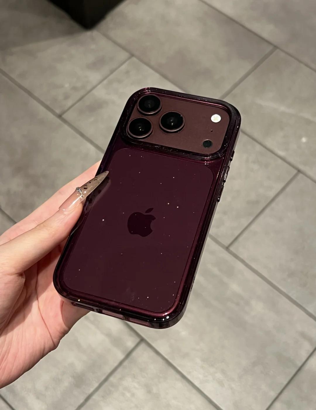 不用透明壳你怎么知道我换了苹果18pro呢！
勃艮第红深得我心了！
iPhone