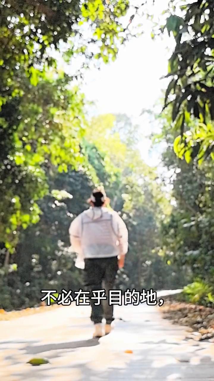 勐腊县么等上寨走走。
人生就像一场旅行，不必在乎目的地，重要的是沿途的风景以及看