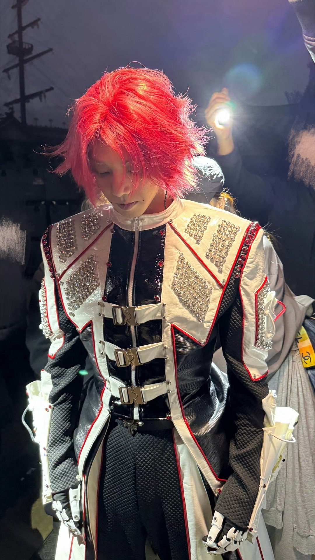 华晨宇华晨宇❣️单曲付费人头全网断层第一❤️专辑《新世界New World》总销