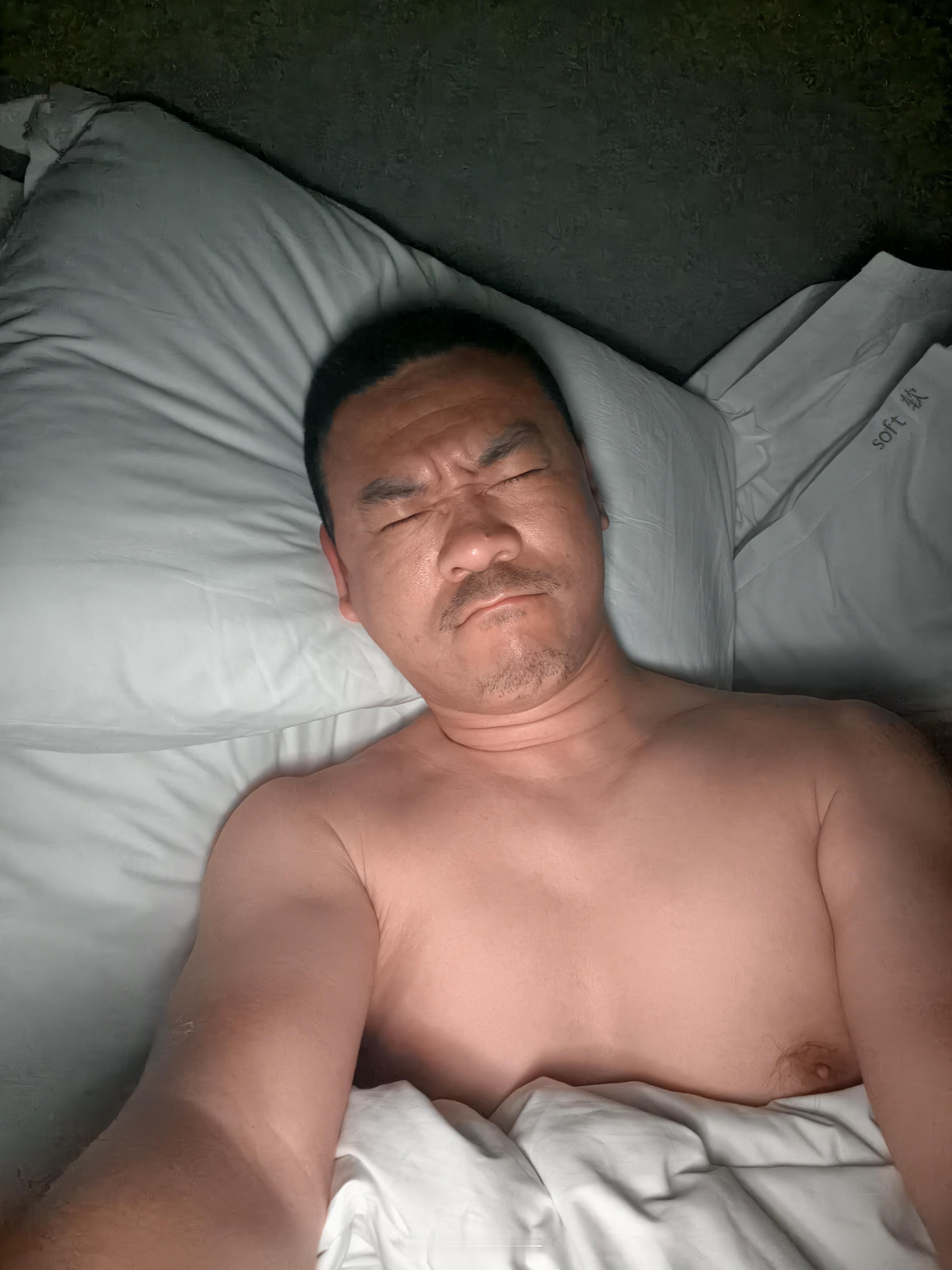 早上好！一会朕要去趟开封府！爱卿们可有愿随朕同往的啊？ 开封