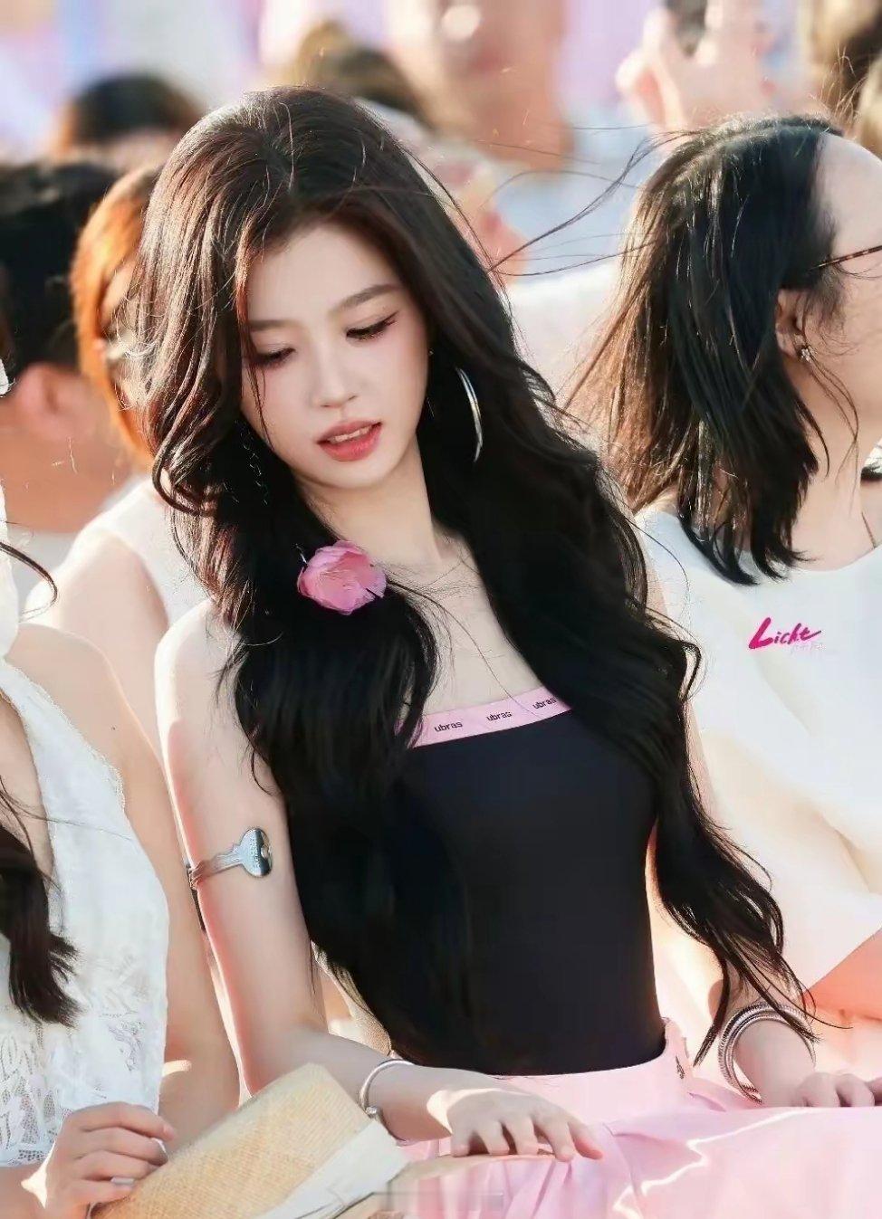 95后不少热门女演员都想试试站上舞台，走爱豆路线，但论唱跳的综合实力，三个人的差